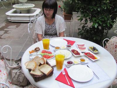 中庭でいただいた朝食。