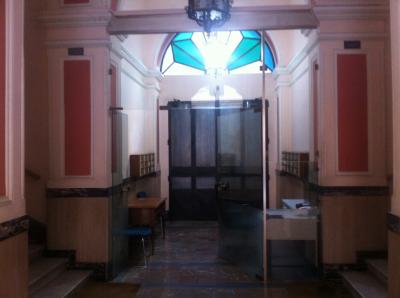 ドアを入ると、アパートメントの住人のための共有スペースが。