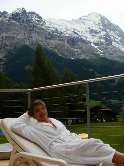 SPAのテラスからアイガー北壁方面を眺める