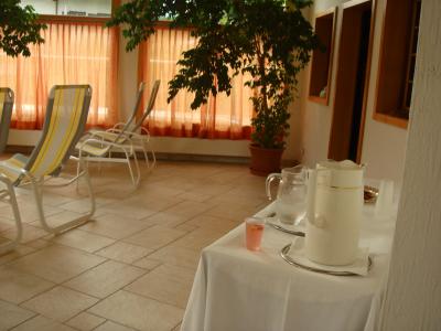 ＳＰＡ利用者用の飲み物とおつまみ（ドライフルーツとナッツ）