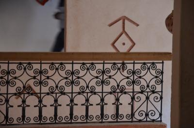 ベルベル文字の装飾がかわいい