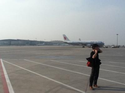 飛行機を出た瞬間に分かります。