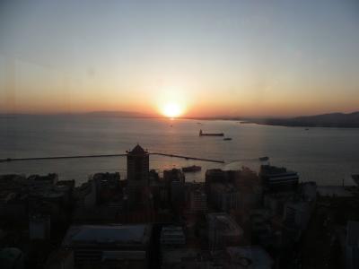 上層のレストランから望む夕日