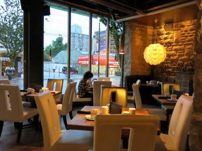 朝食サービス有り,反対側のドラックストアで１ディパスを購入で