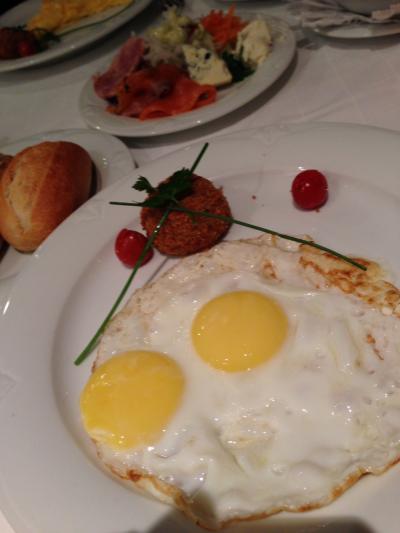 朝食はホット料理は注文すると作ってくれます
