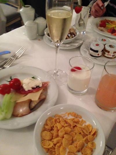 朝からシャンパン！