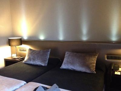 モダンできれいな客室。スタンダードでも広さは十分。