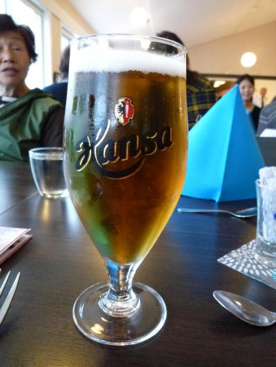 お昼からビールです