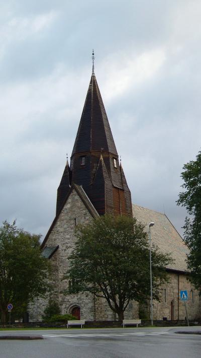 ホテル斜め前の古い教会