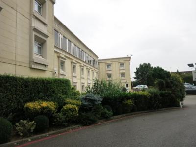 ヒースロー空港からホテルホッパーで約10分。値段も安く乗り継ぎには便利。