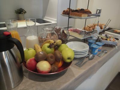 朝食ブッフェ、品数は少ないけれど丁寧に作ってあります