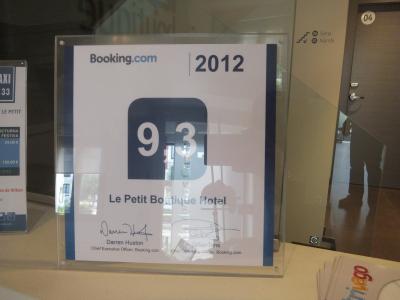 評価９．３の盾。現時点は９．４にUPしてました。