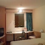 部屋は狭いがきれい