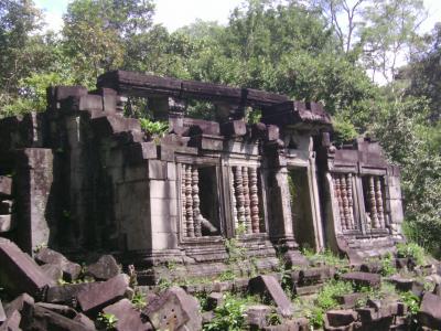 ベンメリ遺跡のツアーは隣のタケオＧＨで探す