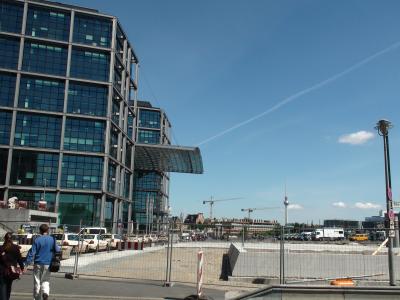 部屋からベルリン中央駅が見える