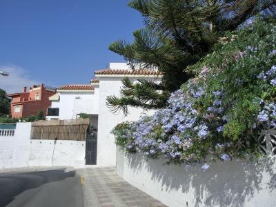 閑静な住宅街を歩くこと１０分・・・ホテル着