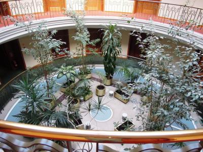 部屋はこのような中庭を中心に放射状に配置