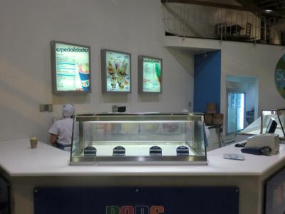 ホテル正面のアイスクリームショップが美味しい