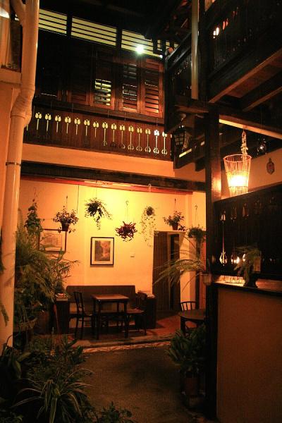 吹き抜けになっている中庭