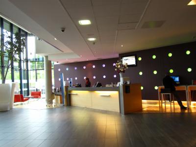 フロント横にパソコンがある　