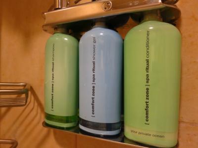 シャンプー、シャワージェル、コンディショナー