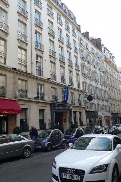 メトロ駅から徒歩１〜２分ですよ！