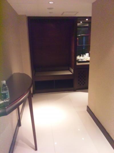 玄関を入ってすぐの廊下です。