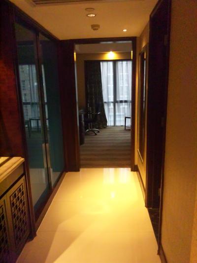 その廊下を曲がった先の廊下です