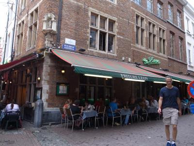 店員さんも気さく。ムール貝の有名店。