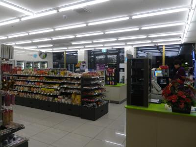 ホテル内にコンビニがあります