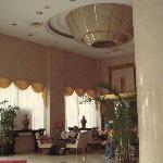 ロビーは綺麗だが、全体的に老朽化している