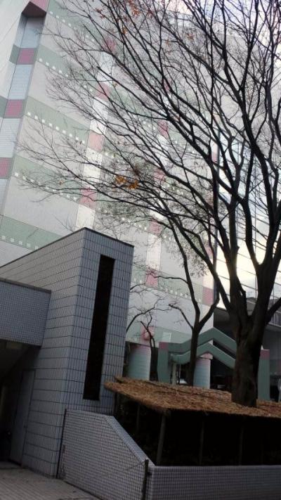 吹抜けになっているビル