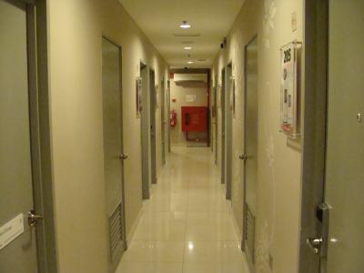 ホテルというより事務所の雰囲気