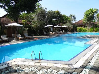 プール　貸切状態！？