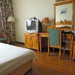 部屋は思い切りタバコ臭い