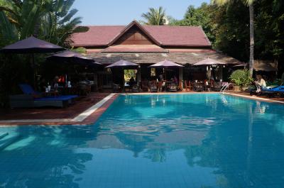 大きくはないですが、きれいなプールがあります。