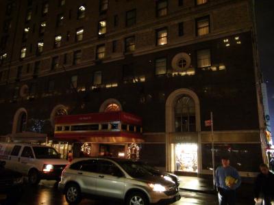 玄関は51st通り沿い