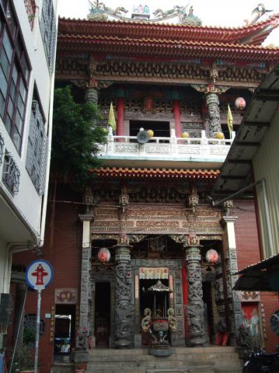 神農街の西の端は薬王廟