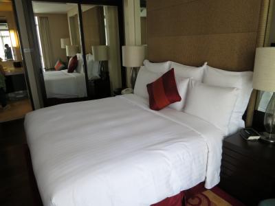 広いベット。姉妹旅だから無問題。