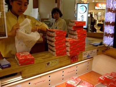 博多駅筑紫口マイング１階から歩いて１分の所　「努努鶏」