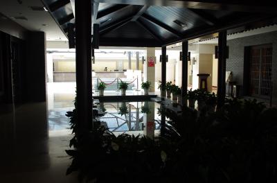 フロントカウンター前にも噴水があります。