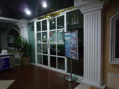 早朝出発前のエントランス