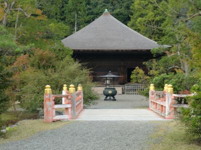 蓮と紅葉のスポットです。