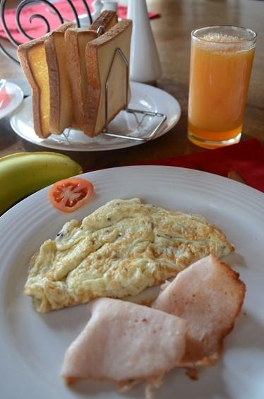 朝食はシンプルな内容。