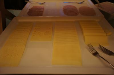 穴の空いたチーズが美味しかったです。