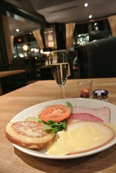 朝食。ノンアルコールのスパークリングワイン！