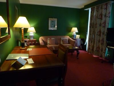 緑を使った内装、部屋も広々としていました。