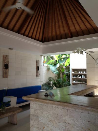 白を基調とした　おしゃれなホテルです。