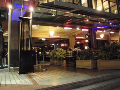 早めに入るとお得なコース料理があります