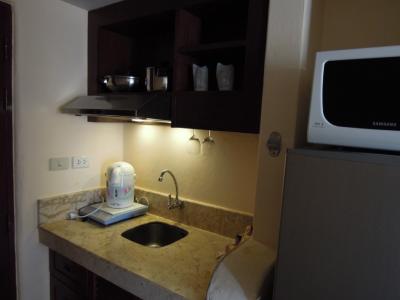 大型冷蔵庫、レンジなどあり長期滞在も可